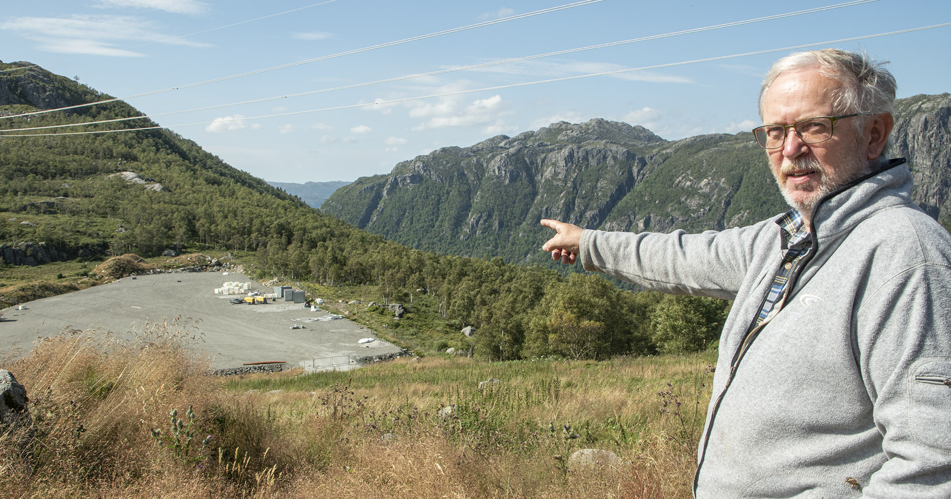 2022: Då Bondevennen omtala saka var Statnett i ferd med å rydda riggplassen. Det låg an til at Svein Oaland ikkje ville få laga dyrka mark på sletta.