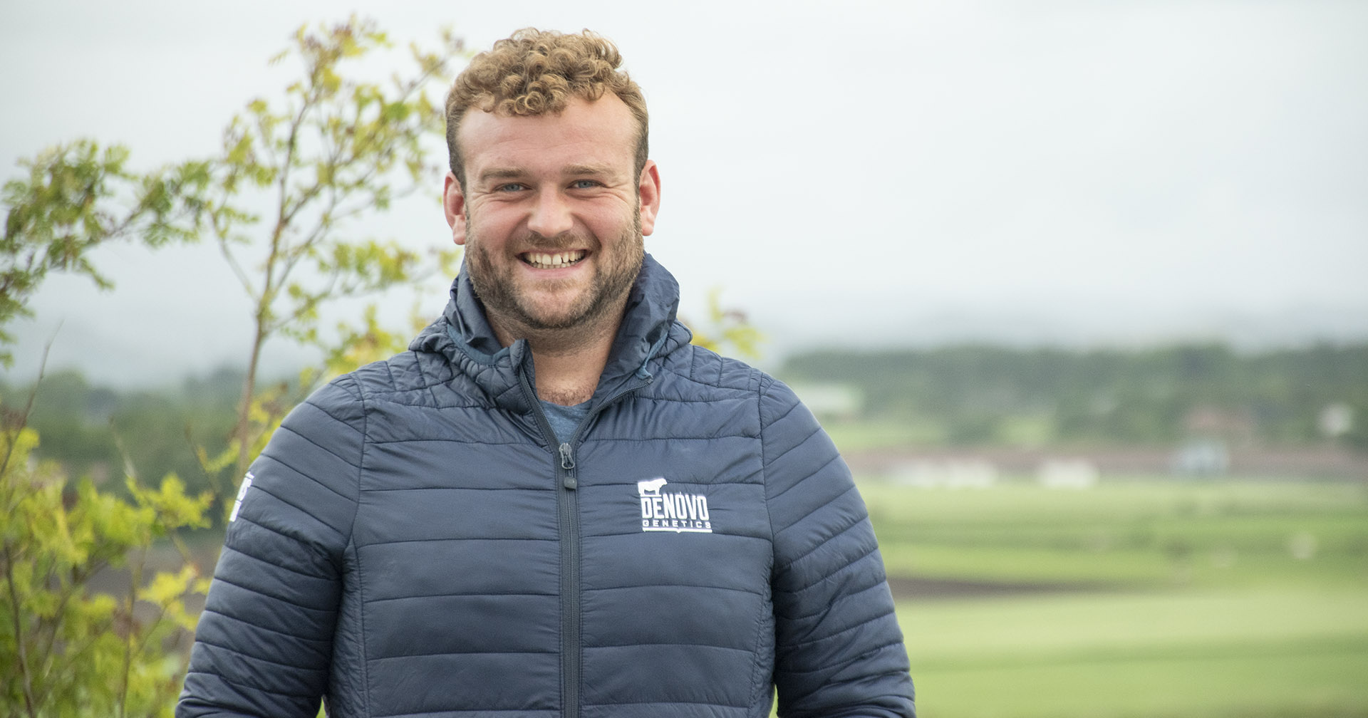 Norsk landbruk på pulsen: Bondevennen møter den reiseglade bonden John Swainson frå Carlisle i Nord-England, då har var i Norge tidlegare i år. No går turen til Australia og New Zealand, før han i mars neste år skal han heim for å bli bonde «på livstid».